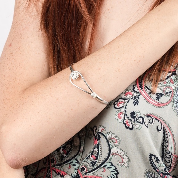 Silver Alloy Flower Bangle - Picture 5 of 5